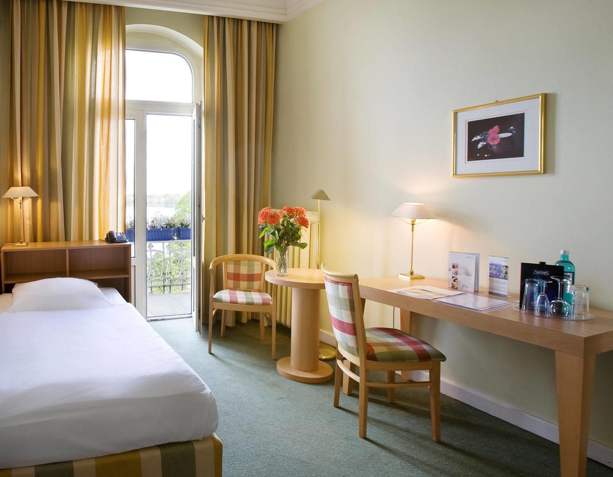 Relexa Hotel Bellevue An Der Alster Hamburg Ngoại thất bức ảnh